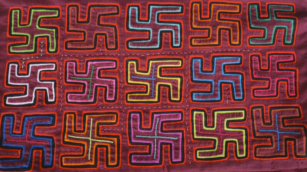 Traditional Mola Guna Yala Quincunxn